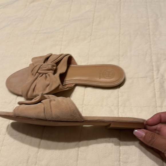 Tory Burch Annabelle bow slide, size 8.5. Tan, blush - Picture 2 of 11